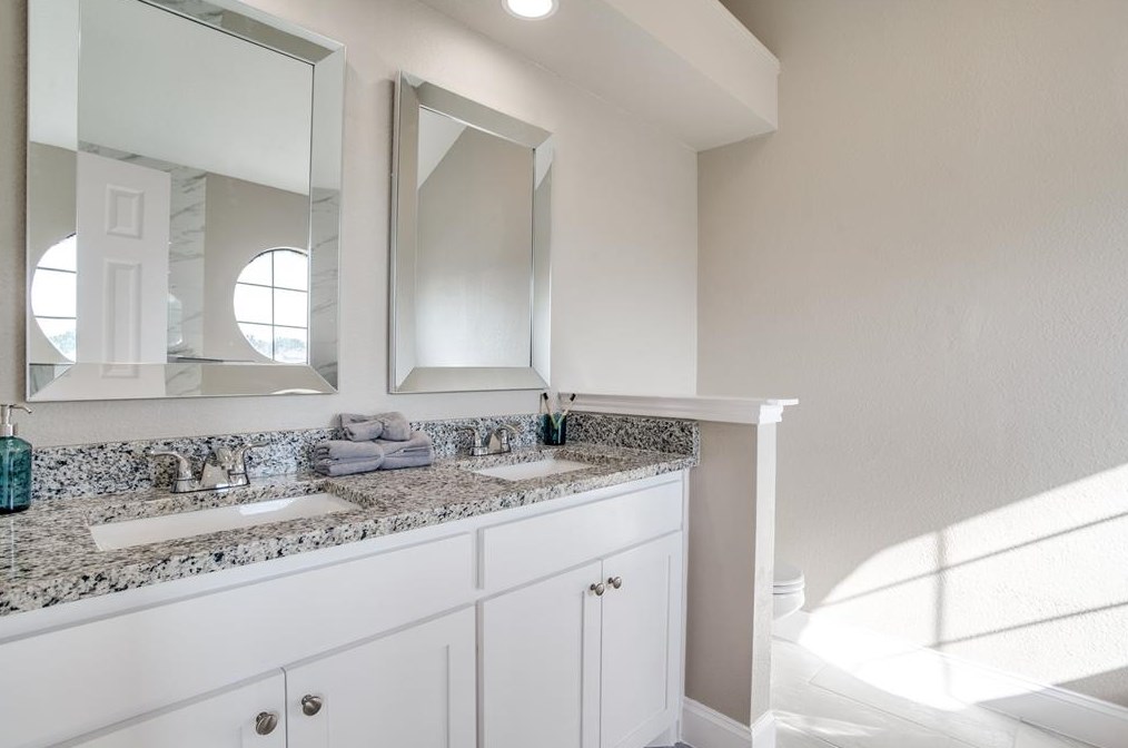 917 Crk Vly Rd, Mesquite TX 75181-1241 exterior