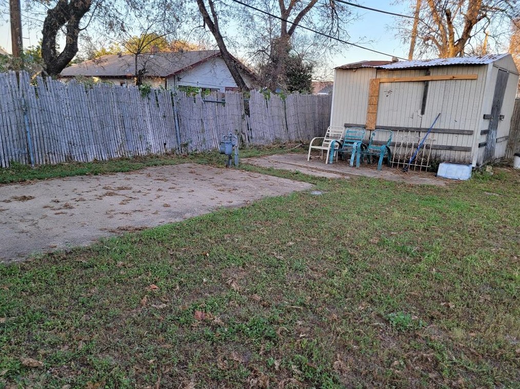 1101 Elmwood Ave, Fort Worth TX  76104-7551 exterior