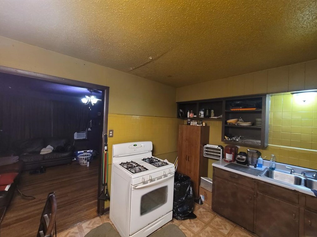 1101 Elmwood Ave, Fort Worth TX  76104-7551 exterior