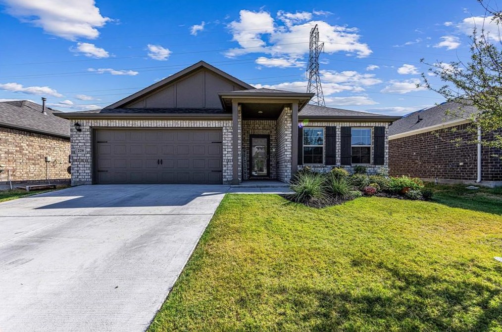 228 Darlington Trl, Fort Worth TX  76131-3583 exterior