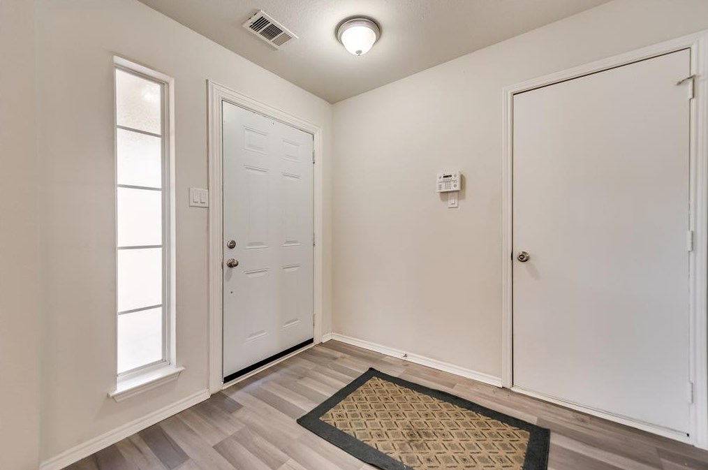 9025 Hampton Ct, Mckinney TX  75071-6027 exterior