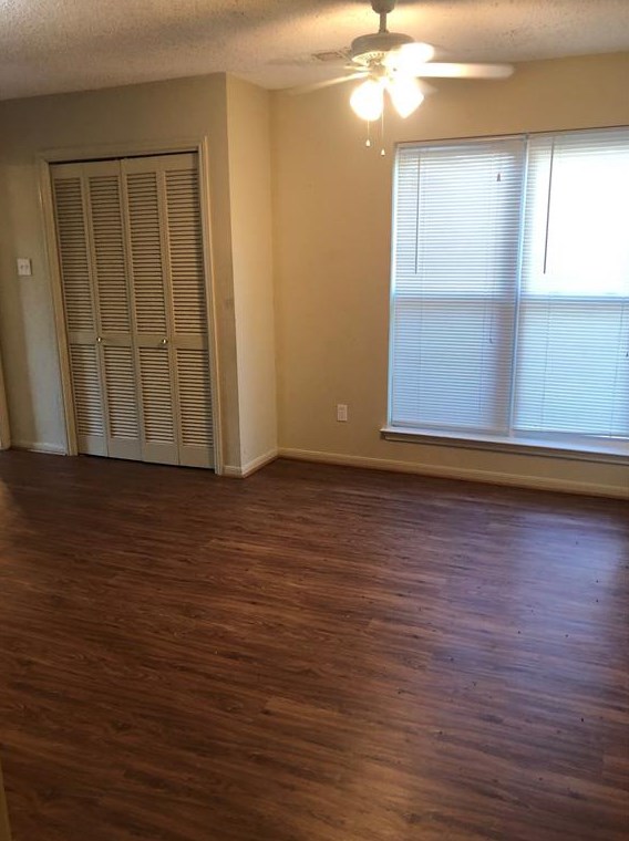 2413 Warrington Dr, Grand Prairie TX  75052-4136 exterior