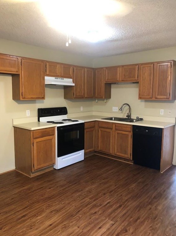 2413 Warrington Dr, Grand Prairie TX  75052-4136 exterior