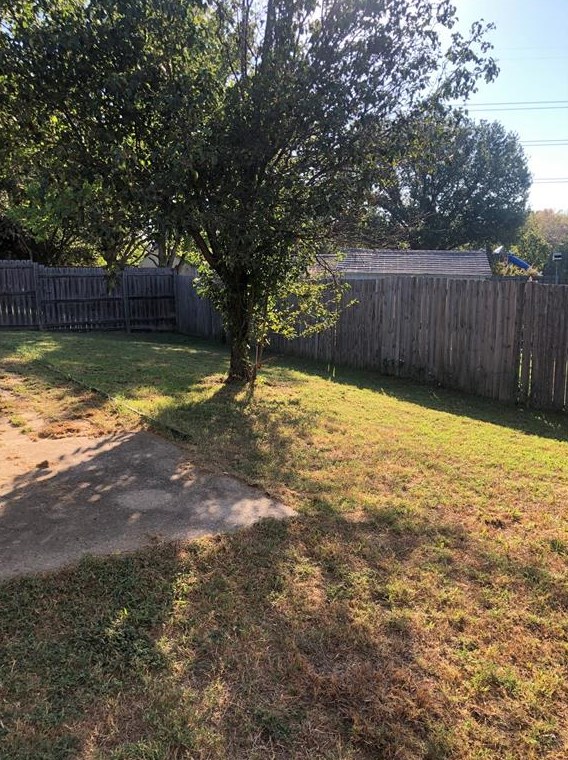 2413 Warrington Dr, Grand Prairie TX  75052-4136 exterior