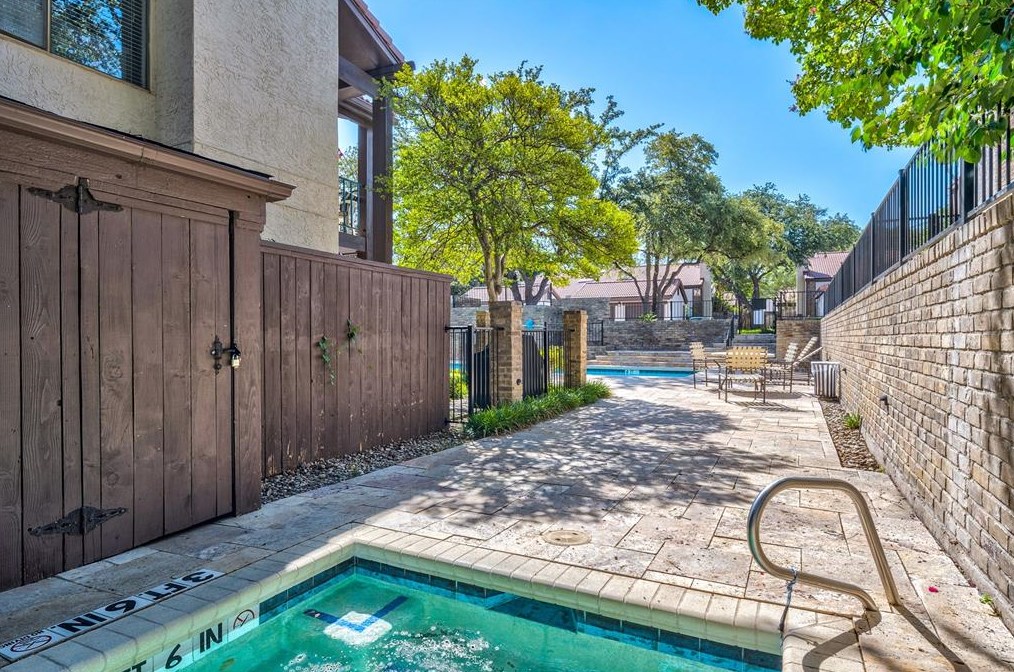 18040 Midway Rd, Dallas TX  75287-6503 exterior