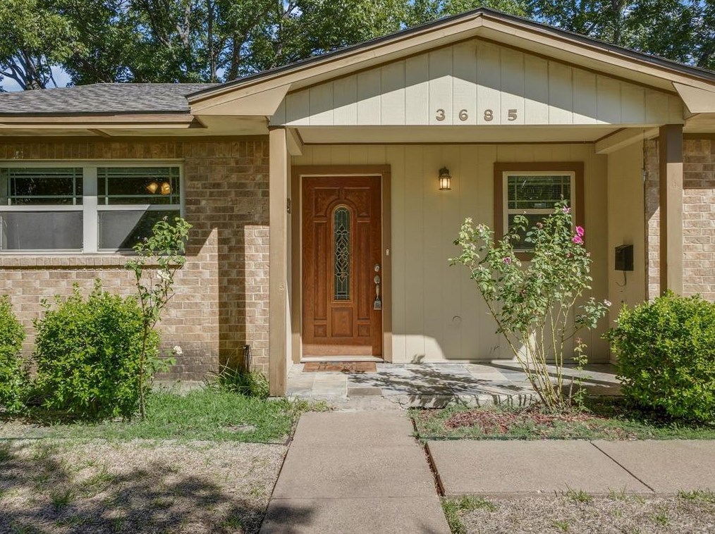 3685 Ingleside Dr, Dallas TX  75229-6040 exterior