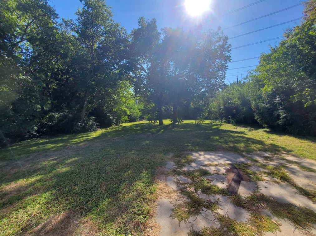 3810 Le Frg Ave, Dallas TX  75216-4962 exterior