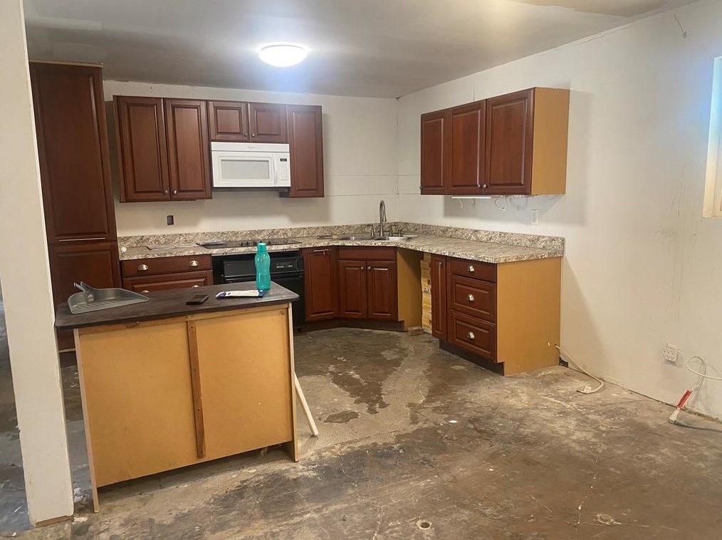 225 Coral Way, Grand Prairie TX  75051-4065 exterior