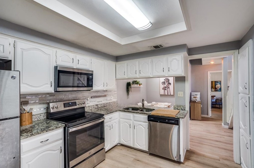 3827 Clover Hl Ln, Carrollton TX 75007-2341 exterior