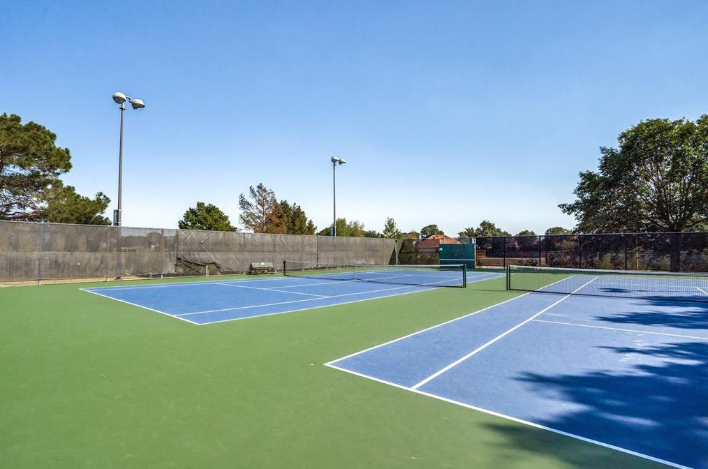 3827 Clover Hl Ln, Carrollton TX 75007-2341 exterior