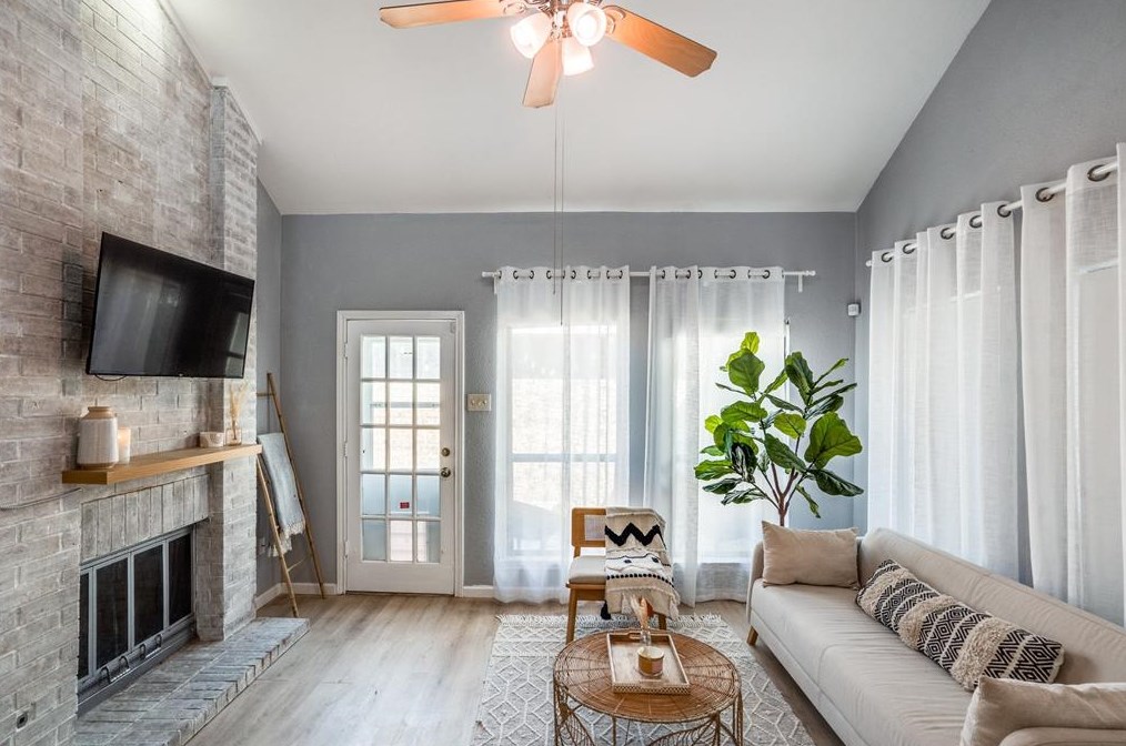 3827 Clover Hl Ln, Carrollton TX 75007-2341 exterior