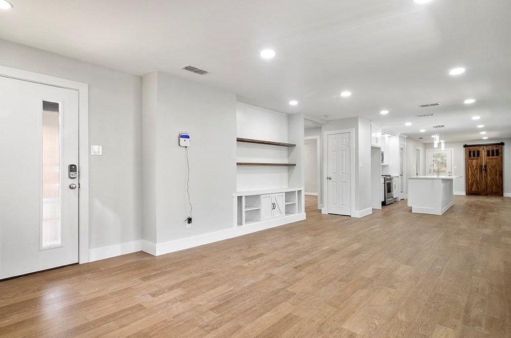 2414 Sharon St, Dallas TX  75211-5441 exterior