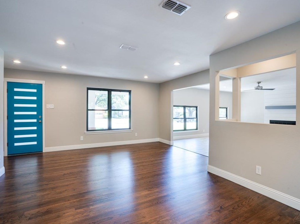 2915 Lavita Ln, Dallas TX  75234-6420 exterior