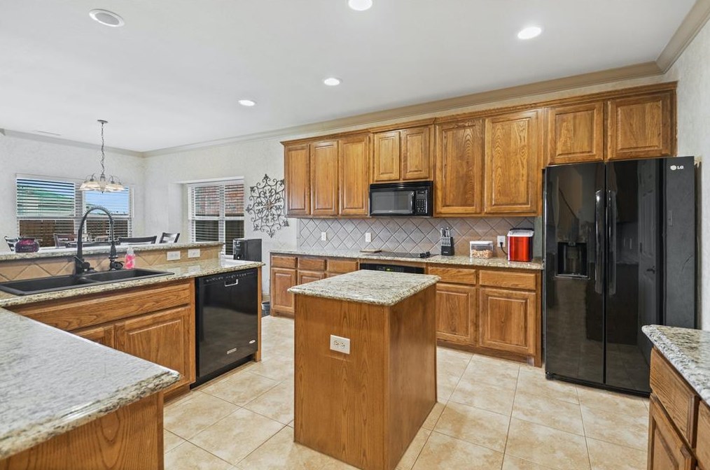 504 Kiowa Dr, Mckinney TX  75071-1838 exterior