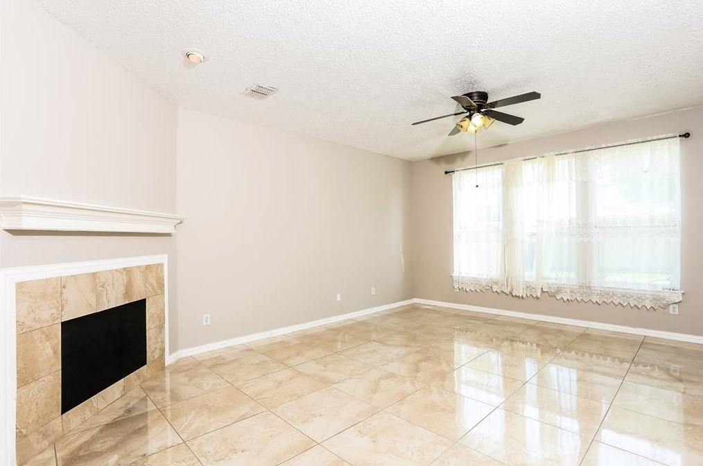 5124 Showdown Ln, Grand Prairie TX  75052-2449 exterior