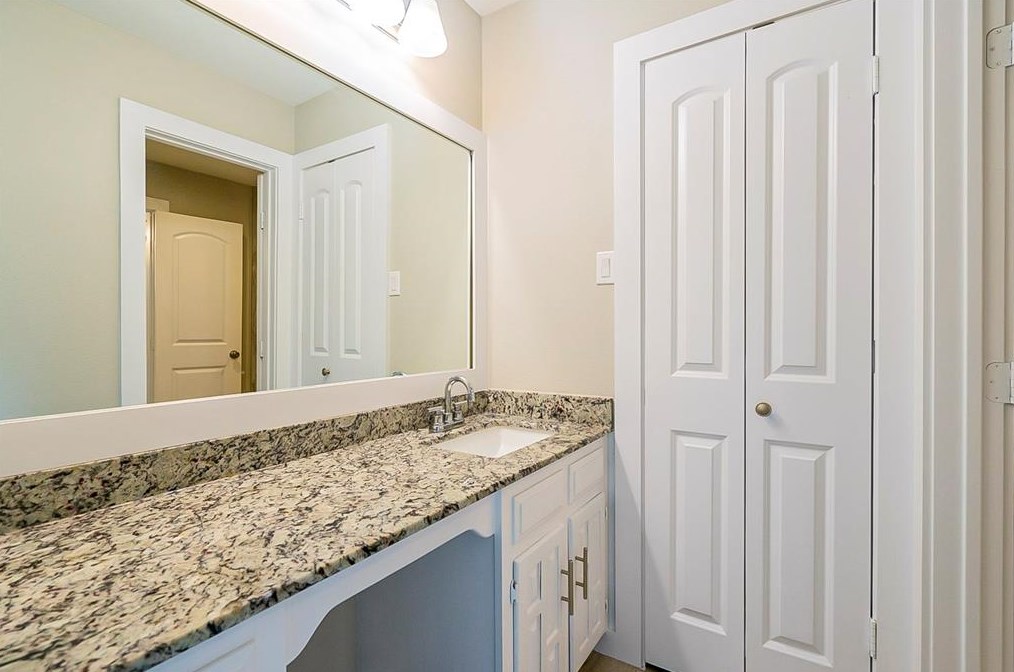 5005 Edgewater Dr, Rowlett TX 75088-4104 exterior