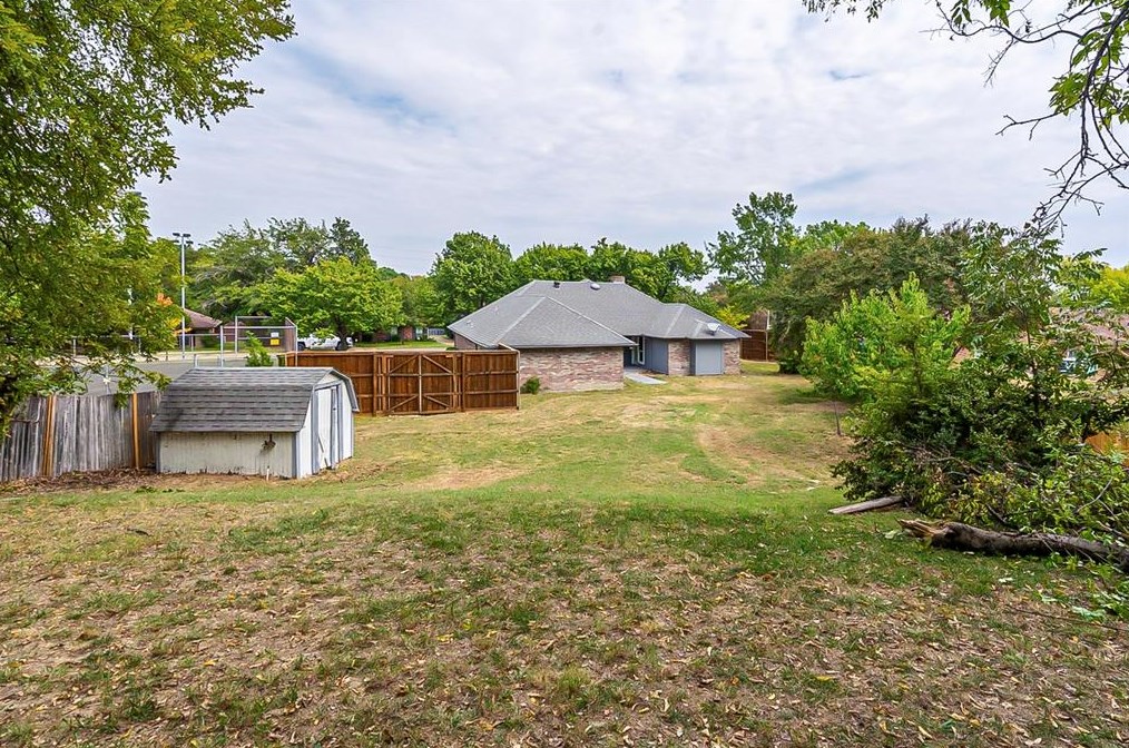 5005 Edgewater Dr, Rowlett TX 75088-4104 exterior