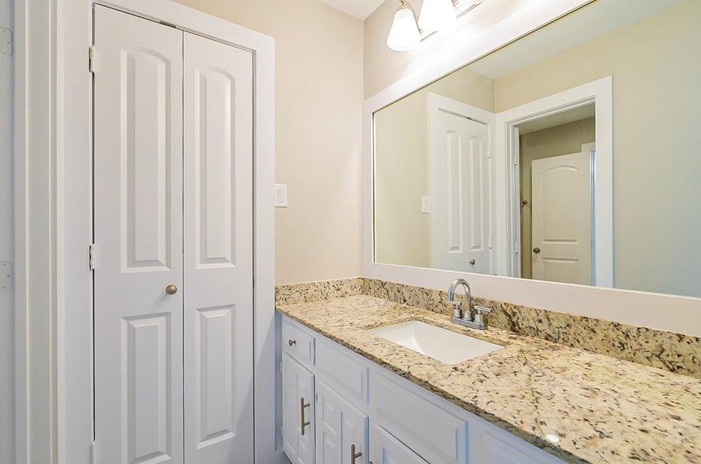 5005 Edgewater Dr, Rowlett TX 75088-4104 exterior