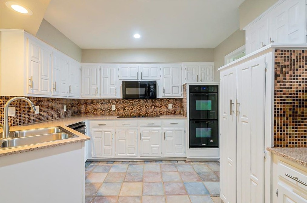 5005 Edgewater Dr, Rowlett TX 75088-4104 exterior