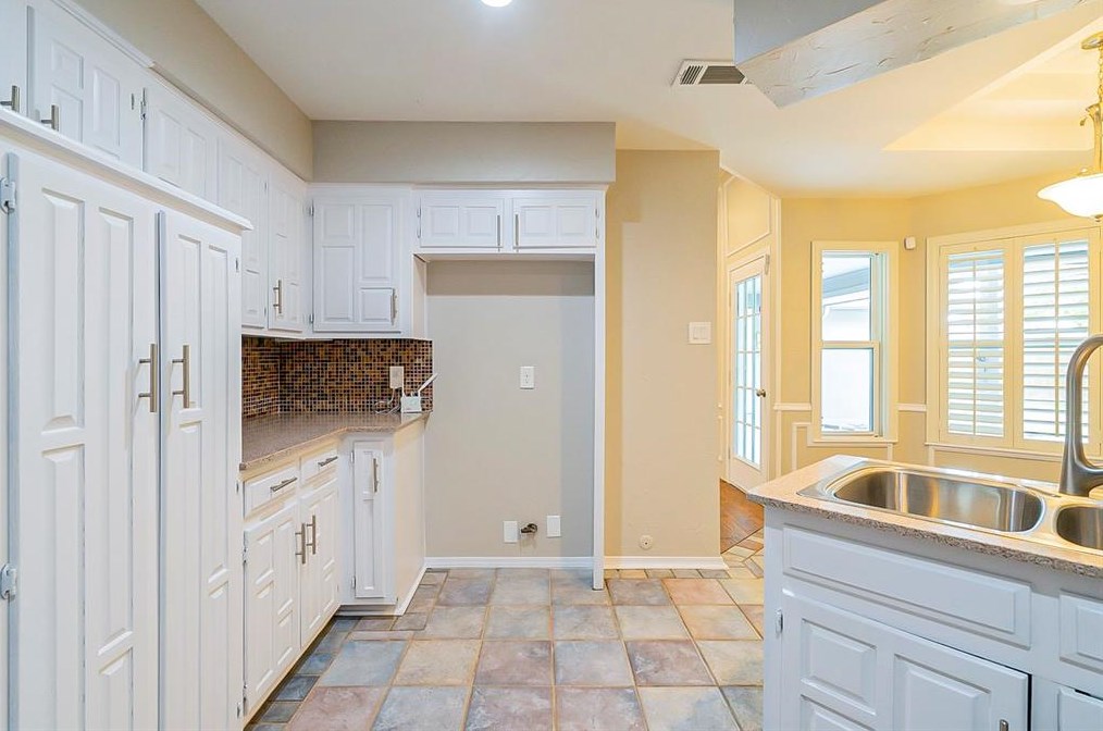 5005 Edgewater Dr, Rowlett TX 75088-4104 exterior