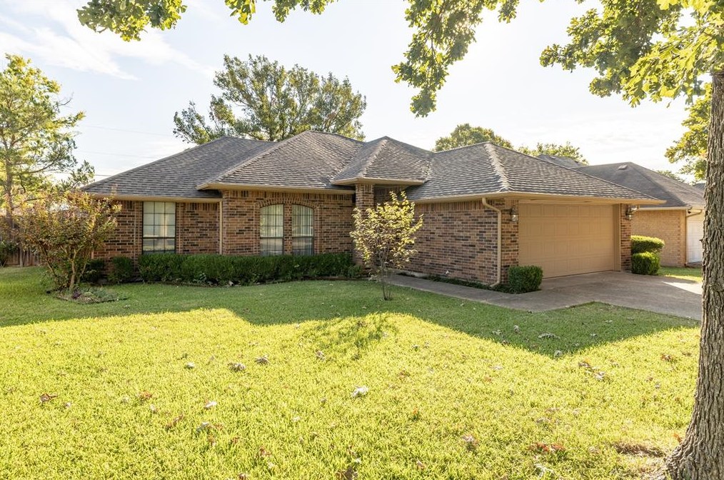 324 Bowie St, Forney TX  75126-9093 exterior