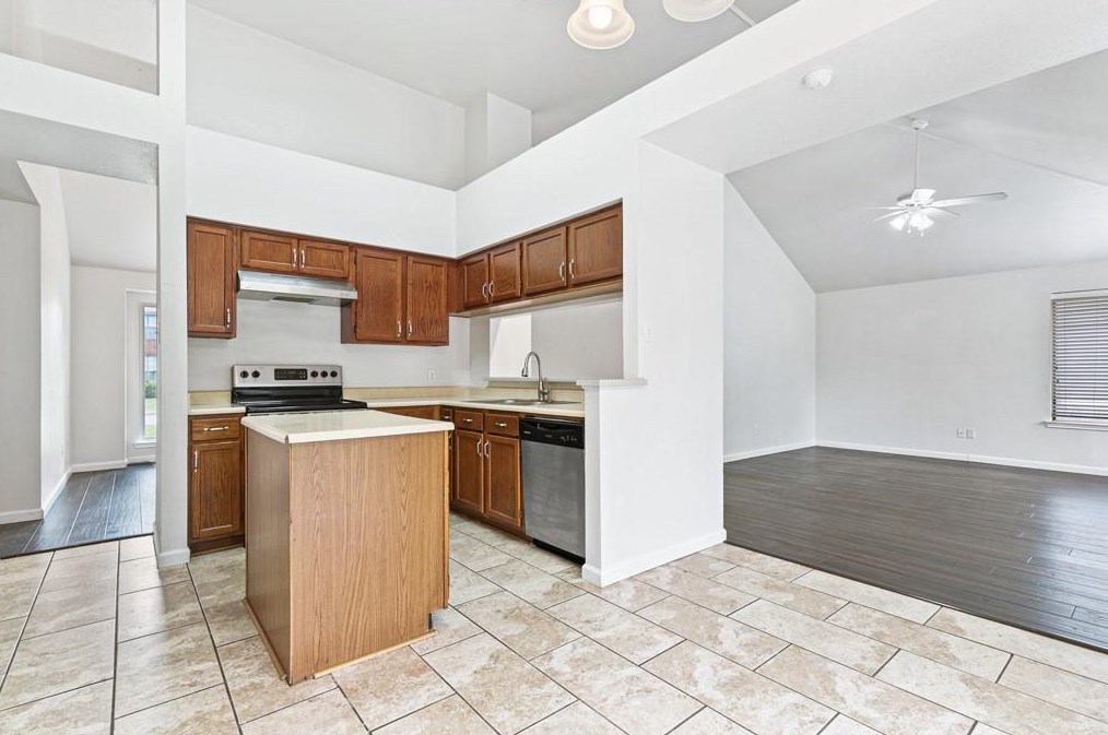 7613 Tulane Dr, Rowlett TX 75088-8526 exterior