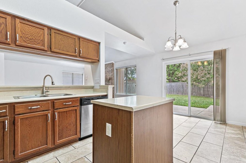 7613 Tulane Dr, Rowlett TX 75088-8526 exterior