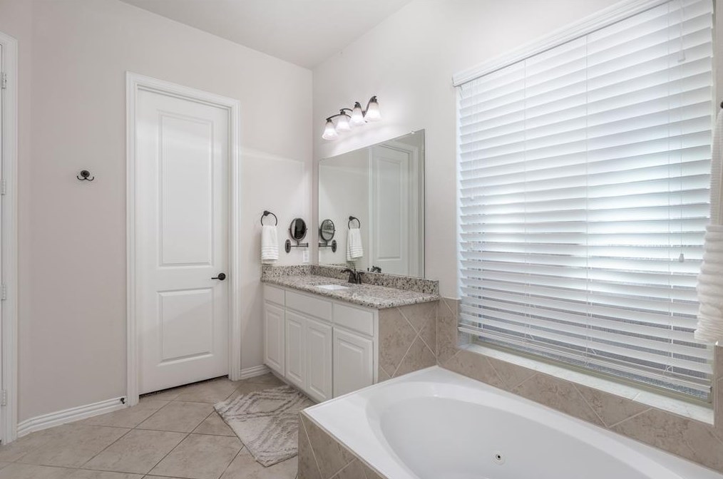 5112 Fringetree Dr, Mckinney TX 75071-8366 exterior