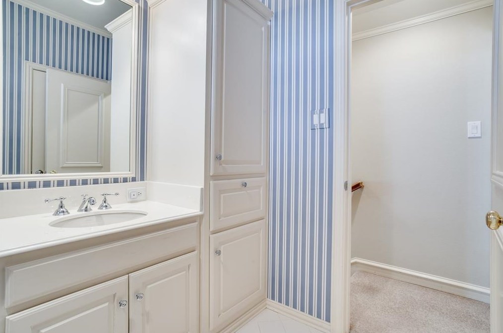 3236 Purdue Ave, Dallas TX 75225-7638 exterior