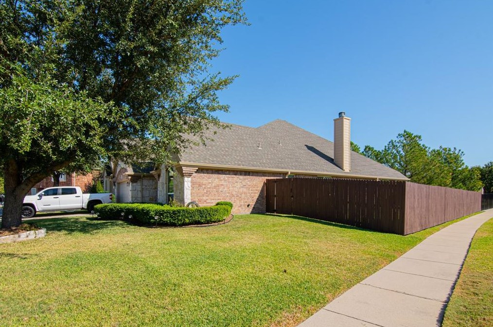2000 Park Vista Ln, Euless, TX 76039