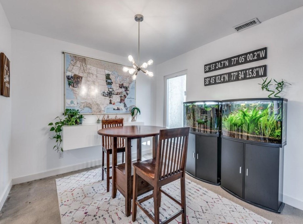 9711 Smokefeather Ln, Dallas TX  exterior