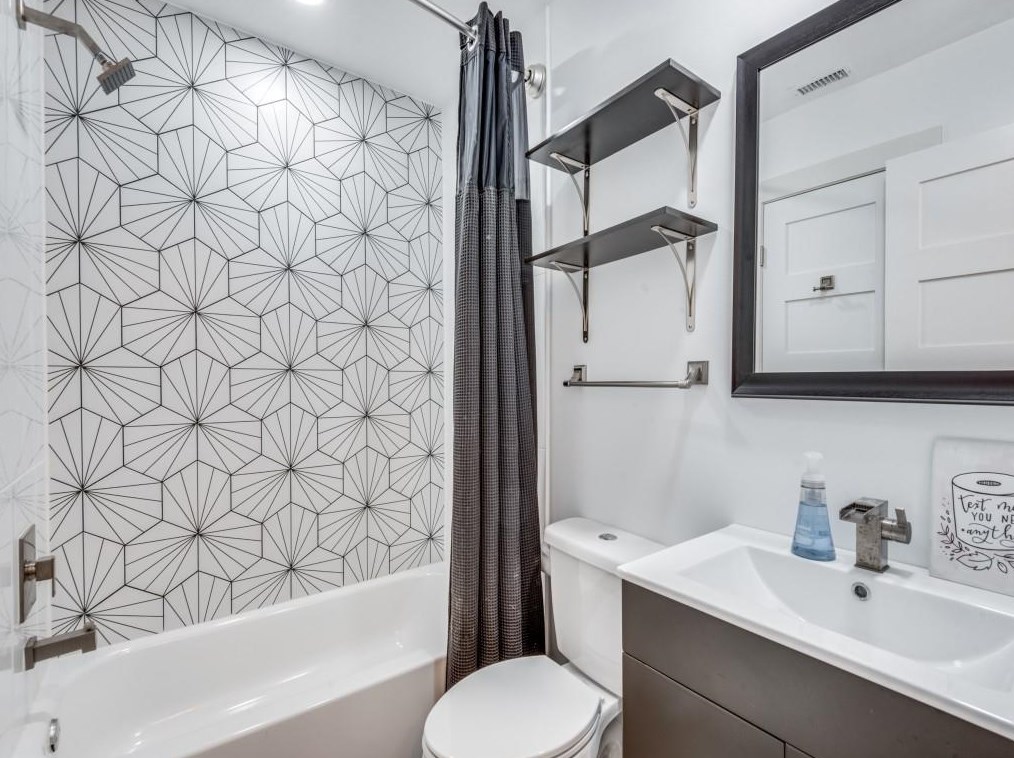 9711 Smokefeather Ln, Dallas TX  exterior