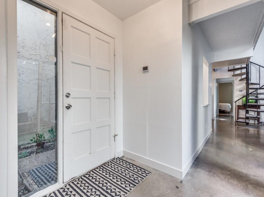 9711 Smokefeather Ln, Dallas TX  exterior