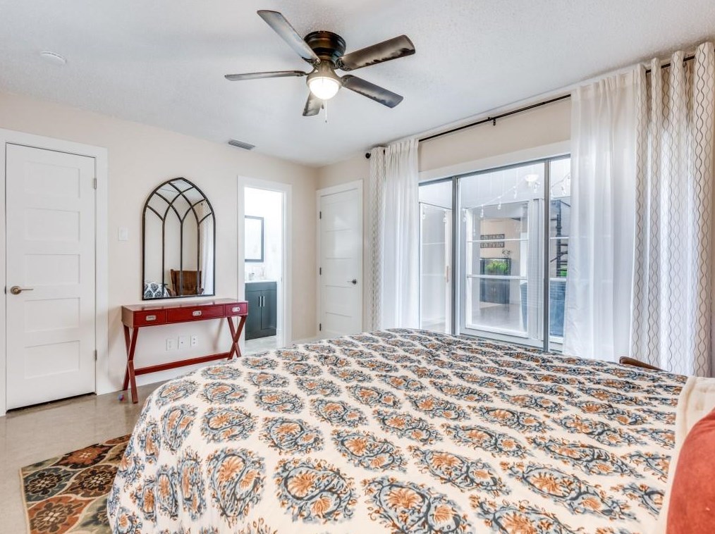 9711 Smokefeather Ln, Dallas TX  exterior