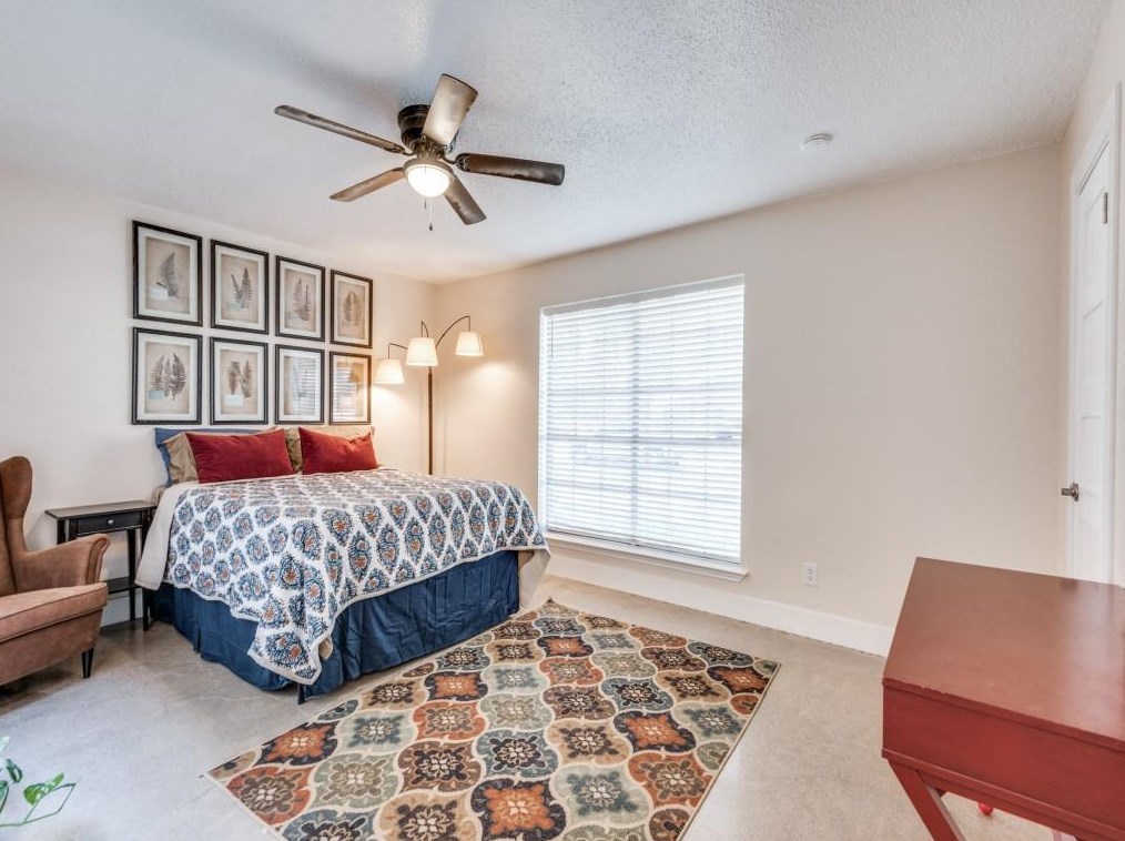 9711 Smokefeather Ln, Dallas TX  exterior