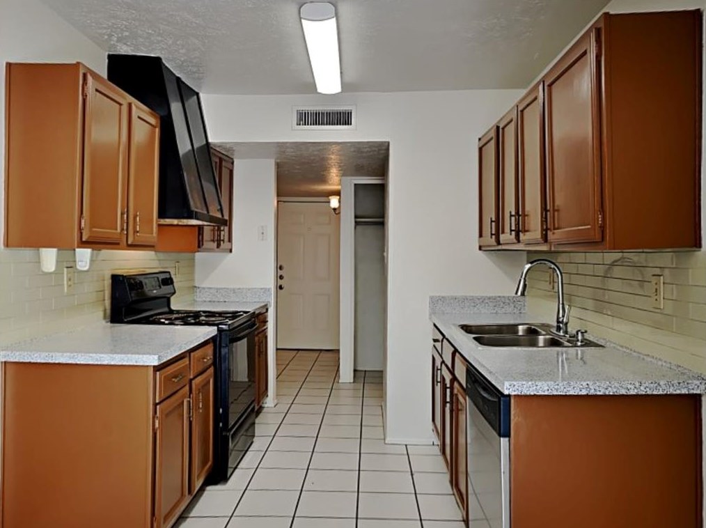 720 Priscilla Ln, Desoto TX  75115-5526 exterior