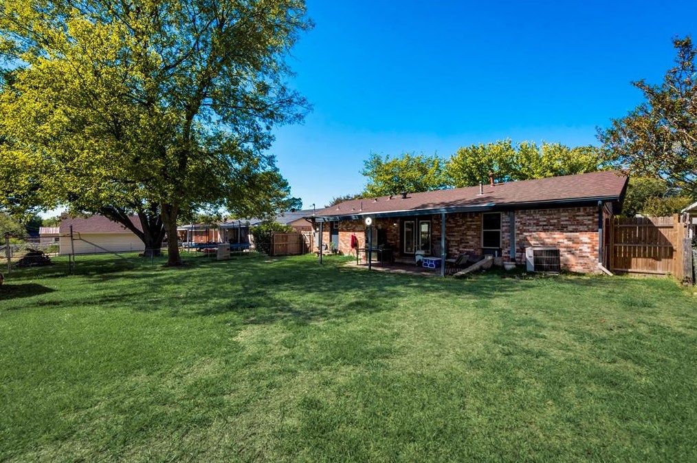 2610 Greenhill Dr, Mesquite TX 75150-5223 exterior