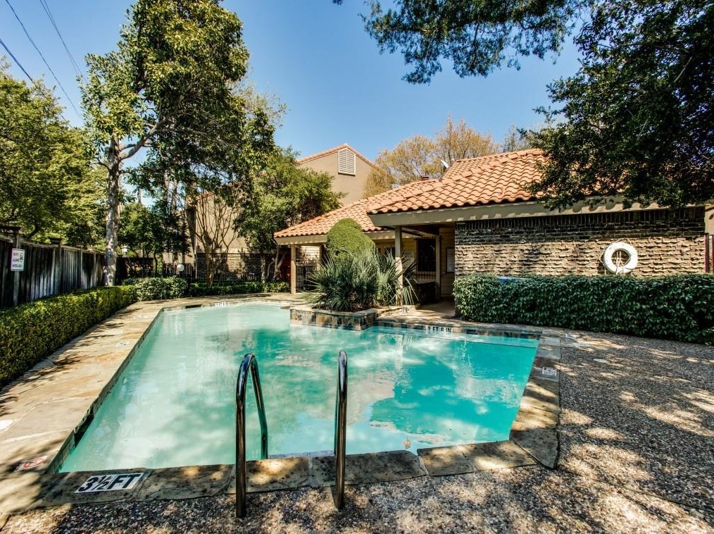 5200 Martel Ave, Dallas TX  75206-5600 exterior