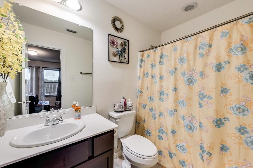 7419 Pineberry Rd, Dallas TX 75249-1327 exterior