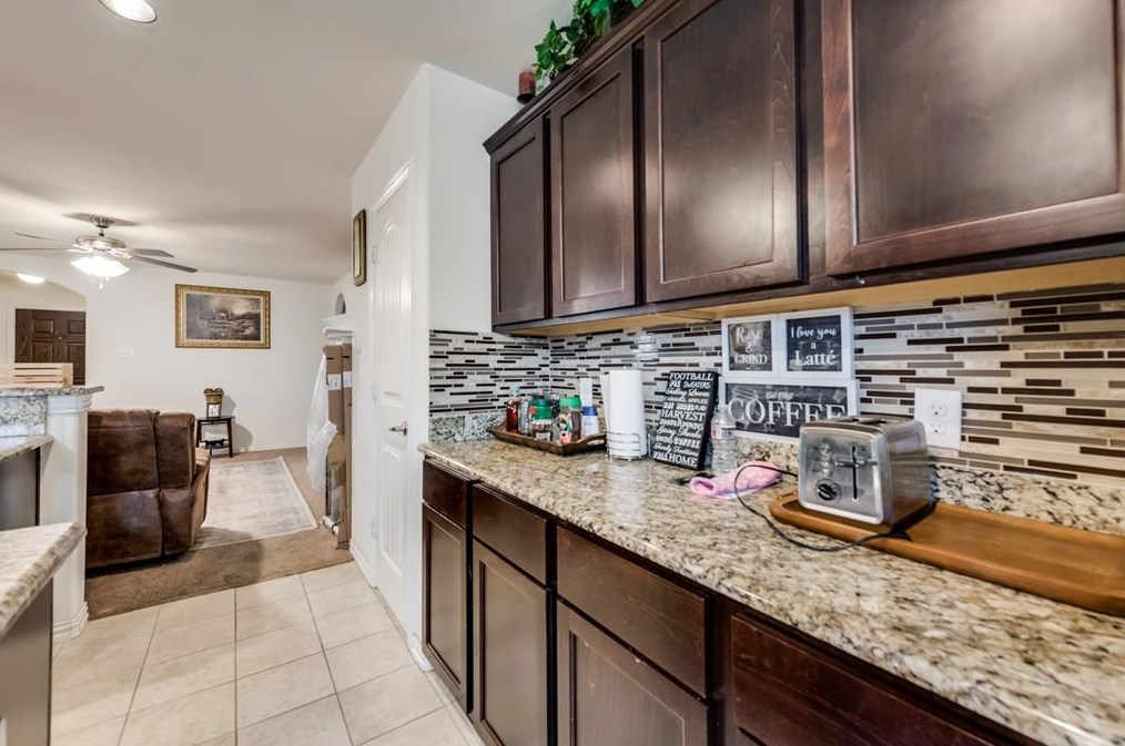 7419 Pineberry Rd, Dallas TX 75249-1327 exterior