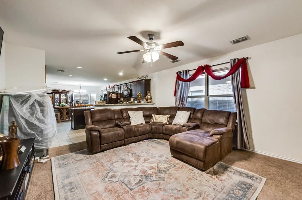 7419 Pineberry Rd, Dallas TX 75249-1327 exterior