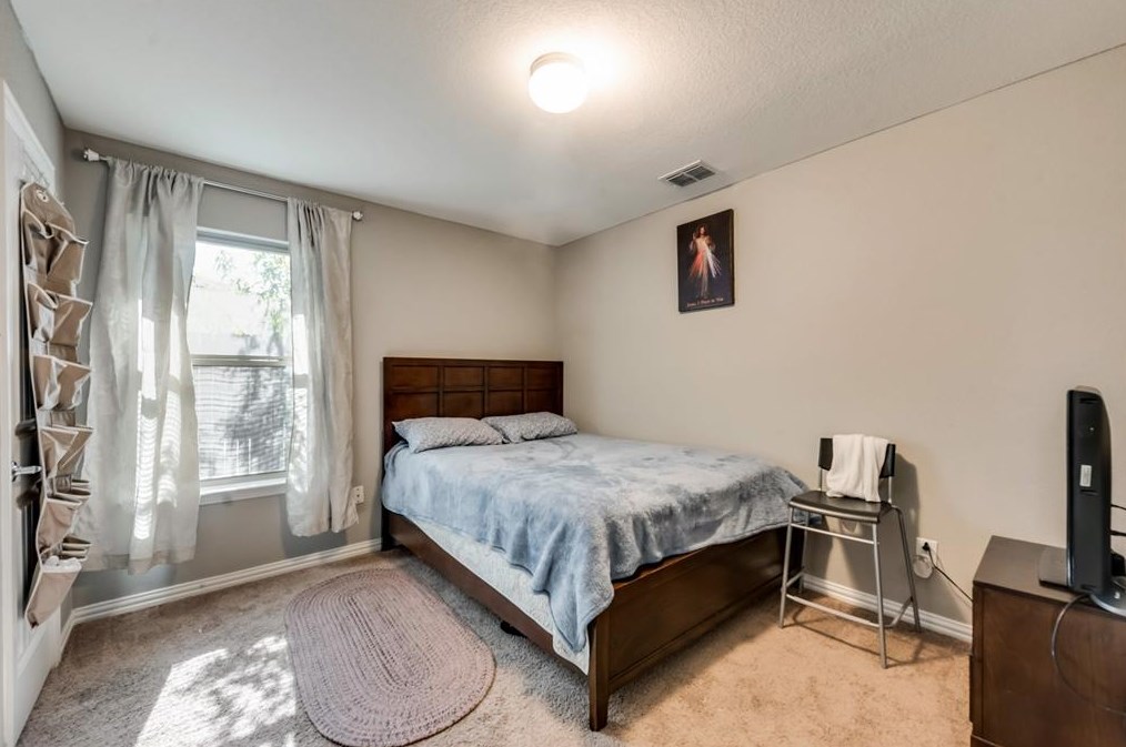 7419 Pineberry Rd, Dallas TX 75249-1327 exterior