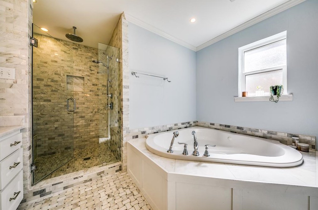 9619 Mossridge Dr, Dallas TX  75238-2538 exterior