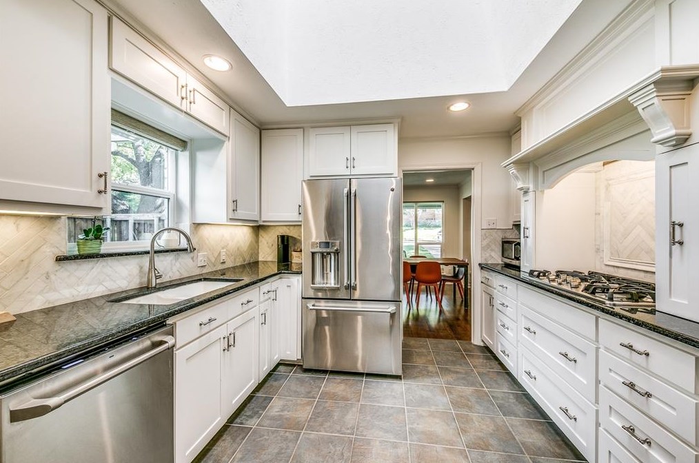 9619 Mossridge Dr, Dallas TX  75238-2538 exterior