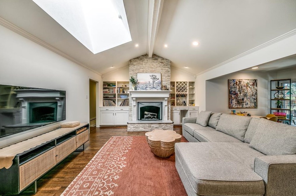 9619 Mossridge Dr, Dallas TX  75238-2538 exterior