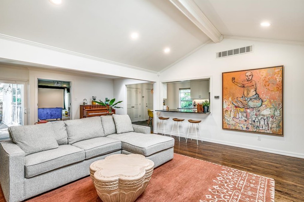 9619 Mossridge Dr, Dallas TX  75238-2538 exterior