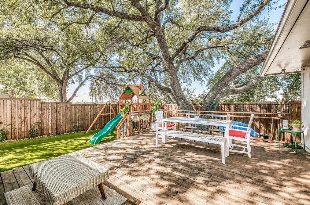 9619 Mossridge Dr, Dallas TX  75238-2538 exterior