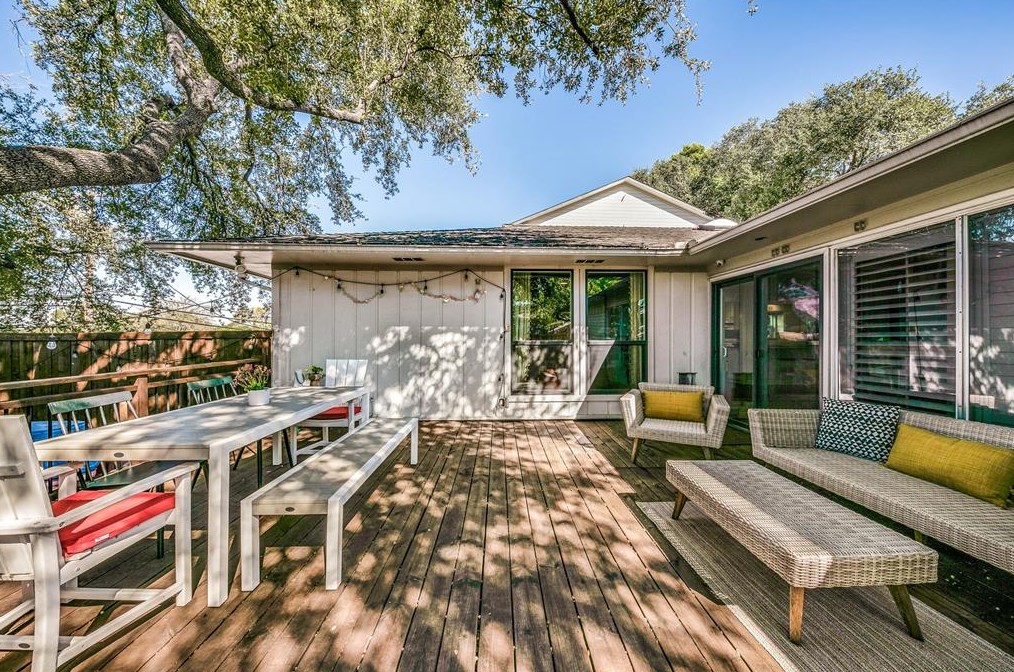 9619 Mossridge Dr, Dallas TX  75238-2538 exterior