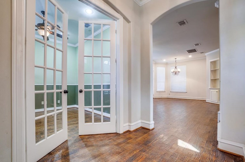 5939 La Vista Dr, Dallas TX  75206-7217 exterior