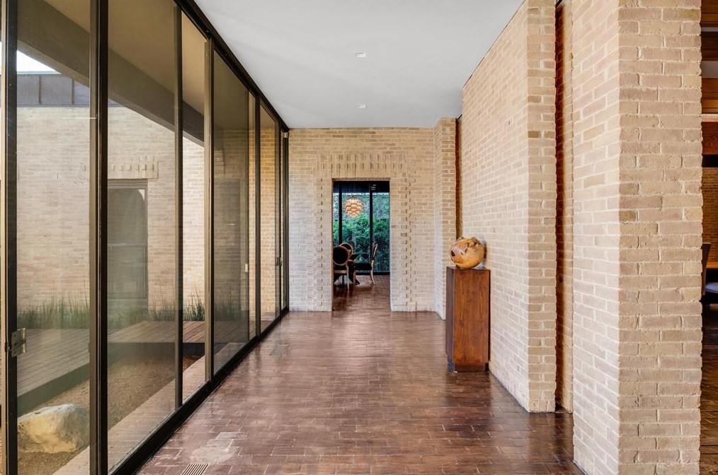 3717 Maplewood Ave, Dallas TX  75205-2826 exterior